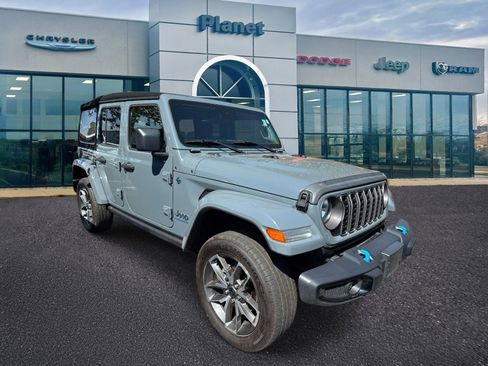 Used 2024 Jeep Wrangler Unlimited w/ Convenience Group AWD/4WD image 1