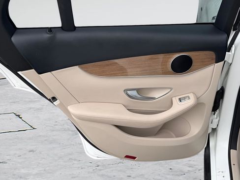 Used 2018 Mercedes-Benz GLC 350e 4MATIC image 20