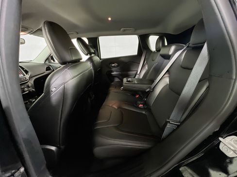 Used 2022 Jeep Cherokee Trailhawk image 23