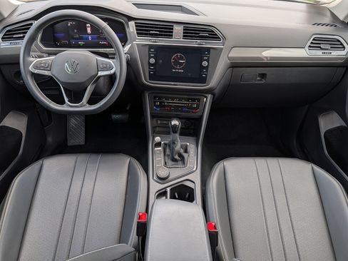 Certified 2023 Volkswagen Tiguan SE w/ Panoramic Sunroof Package AWD/4WD image 10