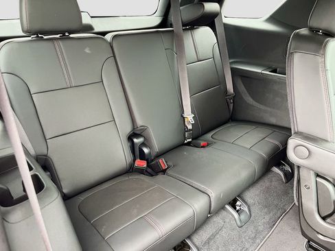 Used 2023 Chevrolet Traverse RS image 28