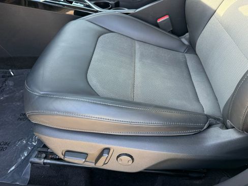 Used 2024 Kia Niro Wind FWD image 28