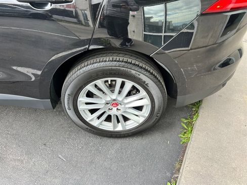 Used 2017 Jaguar F-PACE Prestige image 12