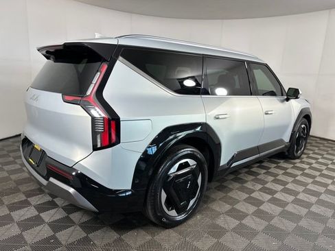 Used 2024 Kia EV9 Land image 3