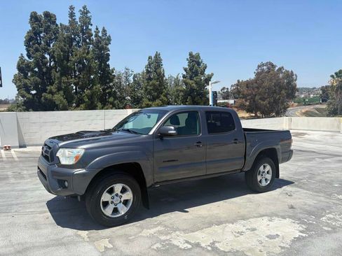 Used 2014 Toyota Tacoma PreRunner w/ TRD Sport Package RWD image 7