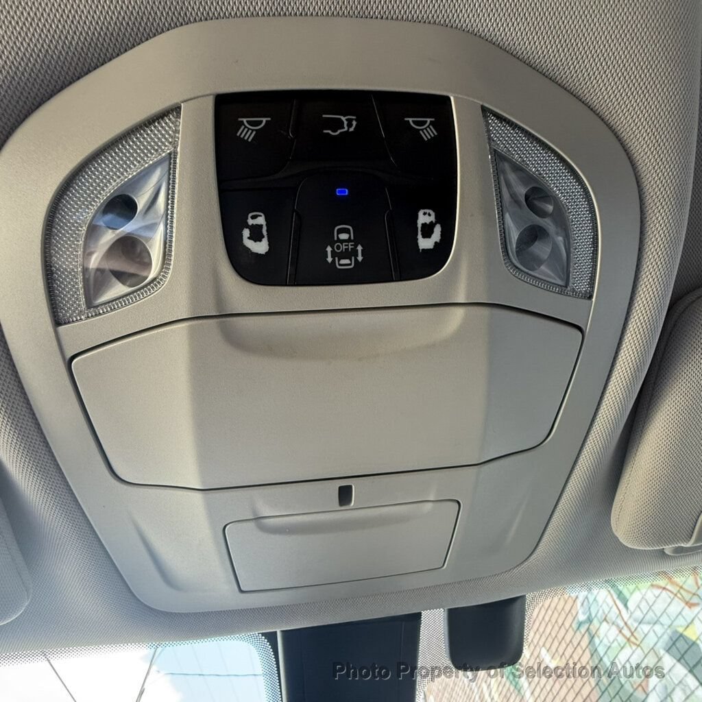 Used 2017 Chrysler Pacifica Touring-L Plus FWD image 35