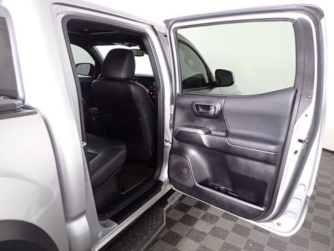 Used 2023 Toyota Tacoma TRD Off-Road w/ TRD Premium Off Road Package image 32