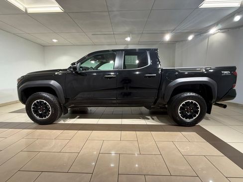 Certified 2024 Toyota Tacoma TRD Off-Road w/ TRD Off Road Upgrade Package AWD/4WD image 2