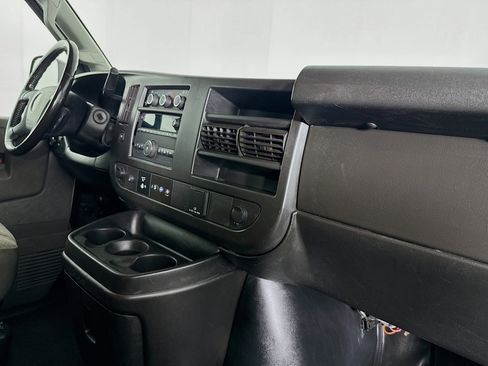 Used 2020 GMC Savana 2500 image 23