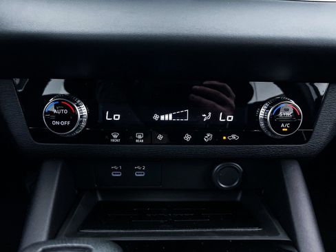 New 2025 Mitsubishi Outlander ES image 17