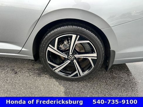 Used 2025 Volkswagen Jetta Sport FWD image 32