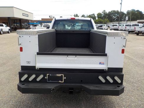 Used 2022 Ford F250 XL w/ Power Equipment Group RWD image 4