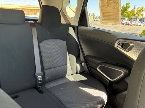 Used 2025 Kia Soul LX w/ LX Technology Package FWD image 35