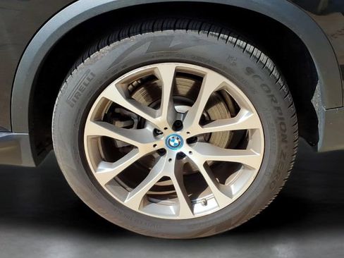 Used 2025 BMW X5 xDrive50e AWD/4WD image 32