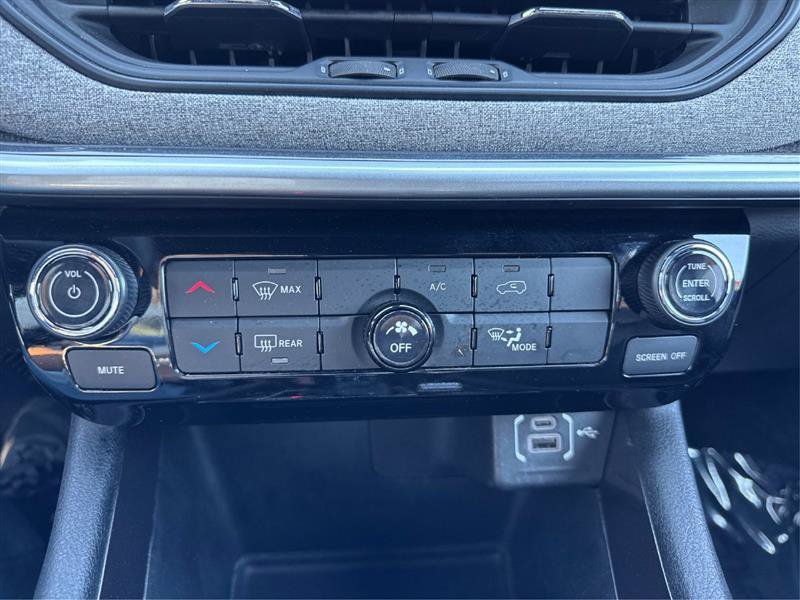 Used 2024 Jeep Compass Latitude AWD/4WD image 34