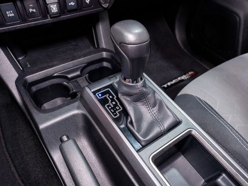 Used 2023 Toyota Tacoma TRD Sport w/ Technology Package AWD/4WD image 25
