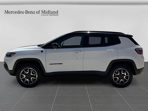 Used 2026 Jeep Compass Trailhawk AWD/4WD image 4