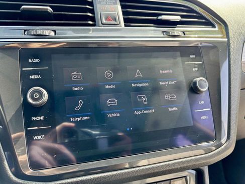 Used 2018 Volkswagen Tiguan SEL AWD/4WD image 4