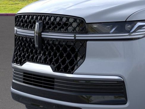New 2026 Lincoln Navigator L Reserve w/ Jet Appearance Package AWD/4WD image 17