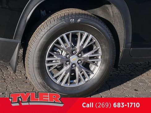 New 2026 Chevrolet Traverse LT w/ Driver Confidence Package AWD/4WD image 39