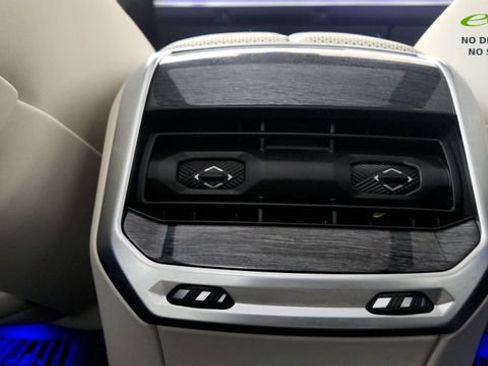 Used 2023 BMW i7 xDrive60 AWD/4WD image 54