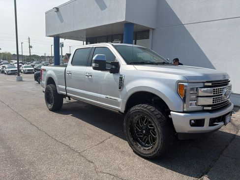 Used 2018 Ford F250 Platinum w/ Platinum Ultimate Package AWD/4WD image 3