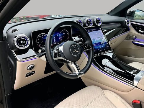 Used 2025 Mercedes-Benz GLC 300 image 16
