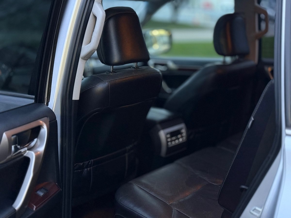 Used 2018 Lexus GX 460 Premium w/ Premium Package AWD/4WD image 22
