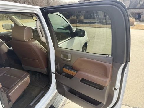 Used 2017 Chevrolet Silverado 1500 High Country image 28