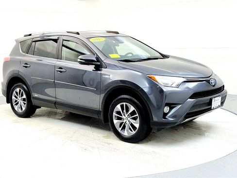 Used 2018 Toyota RAV4 XLE w/ Carpet Mat Package image 7