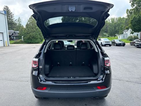 Used 2018 Jeep Compass Latitude AWD/4WD image 15