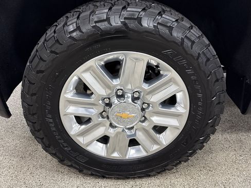 Used 2023 Chevrolet Silverado 2500 High Country w/ Technology Package image 2