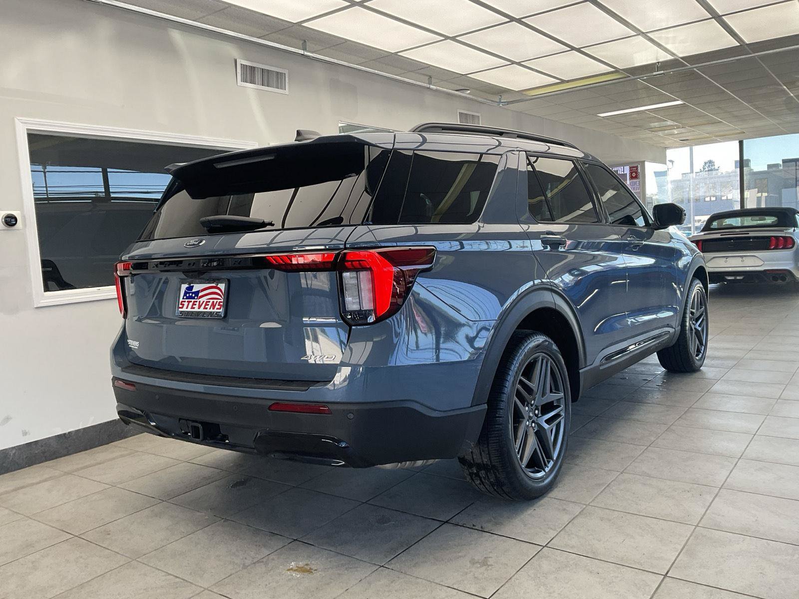 Used 2025 Ford Explorer ST-Line w/ Premium Package AWD/4WD image 5