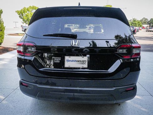 Used 2023 Honda Pilot LX image 9