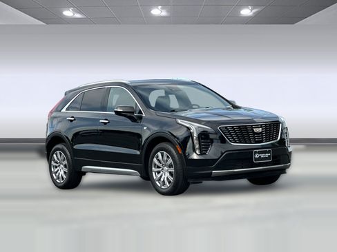 Used 2022 Cadillac XT4 Premium Luxury w/ Safety Alert Package AWD/4WD image 7