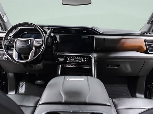 Used 2024 GMC Sierra 3500 Denali image 9