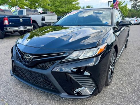Used 2018 Toyota Camry SE w/ Moonroof Package FWD image 1