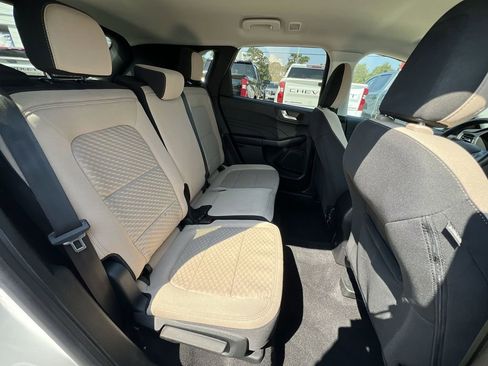 Used 2021 Ford Escape SE image 32