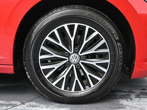 Used 2019 Volkswagen Jetta SE w/ Cold Weather Package image 15