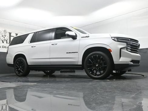 Used 2023 Chevrolet Suburban High Country AWD/4WD image 2