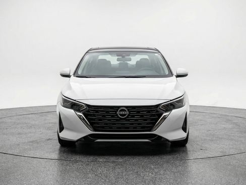 Used 2025 Nissan Sentra SV image 2