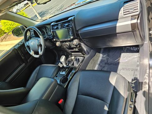Used 2022 Toyota 4Runner TRD Off-Road Premium AWD/4WD image 10