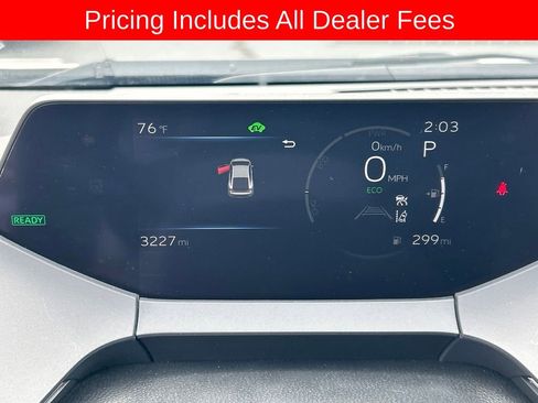 Used 2024 Toyota Prius XLE FWD image 9