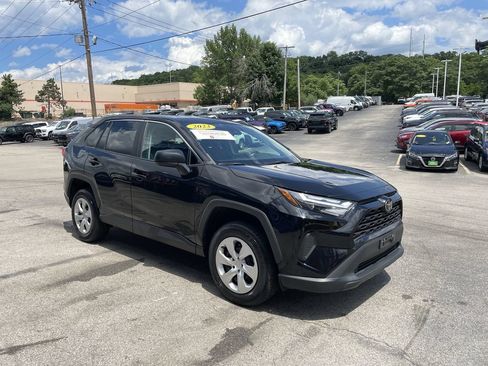 Used 2023 Toyota RAV4 LE AWD/4WD image 6