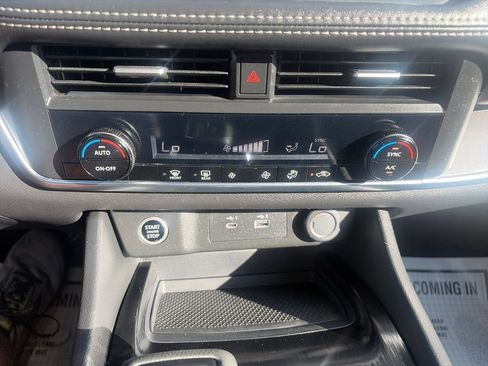 Used 2023 Nissan Rogue SV FWD image 18