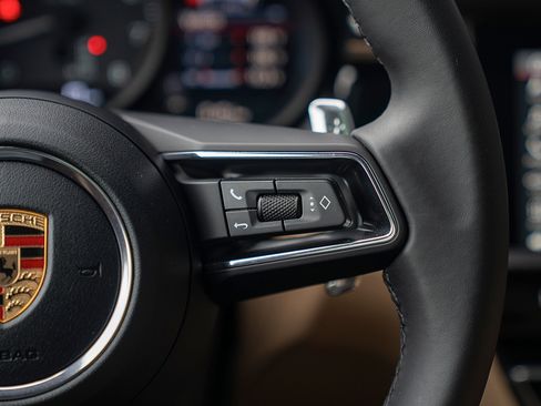 Certified 2026 Porsche Macan image 8