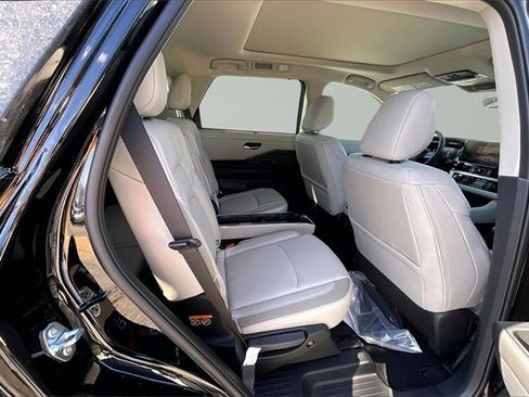 New 2026 Nissan Pathfinder SL image 9