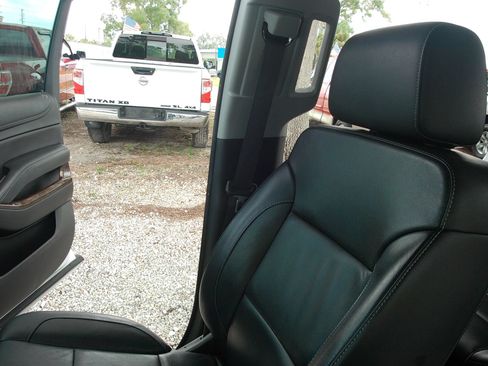 Used 2018 Chevrolet Tahoe LT w/ Luxury Package RWD image 25