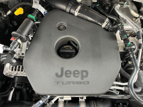 Used 2026 Jeep Grand Cherokee Altitude AWD/4WD image 29