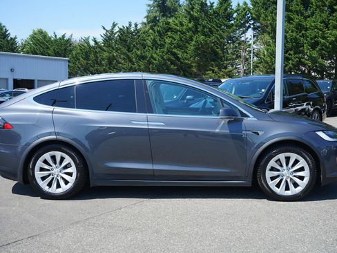 Used 2018 Tesla Model X 75D AWD/4WD image 7